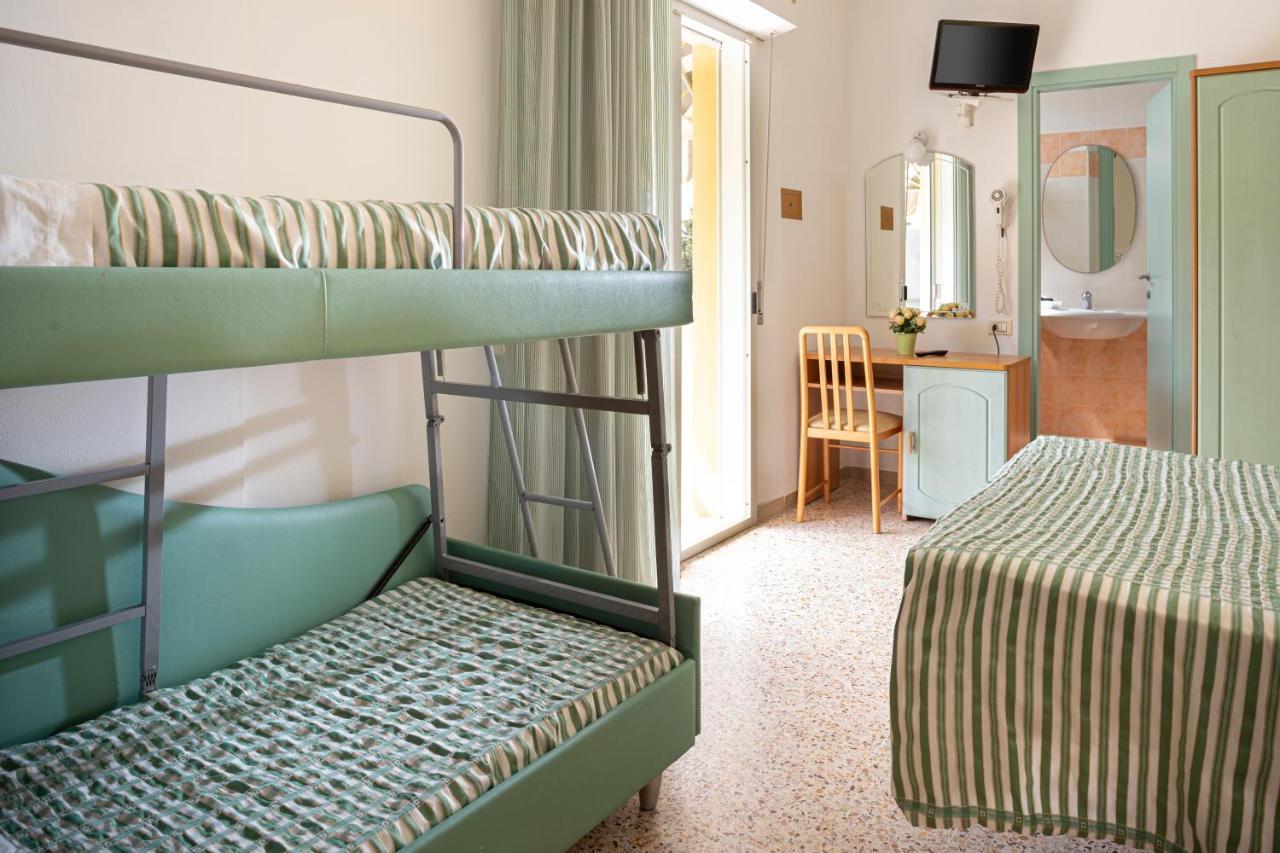 Hotel Caravel B&B Мисано Адриатико Екстериор снимка