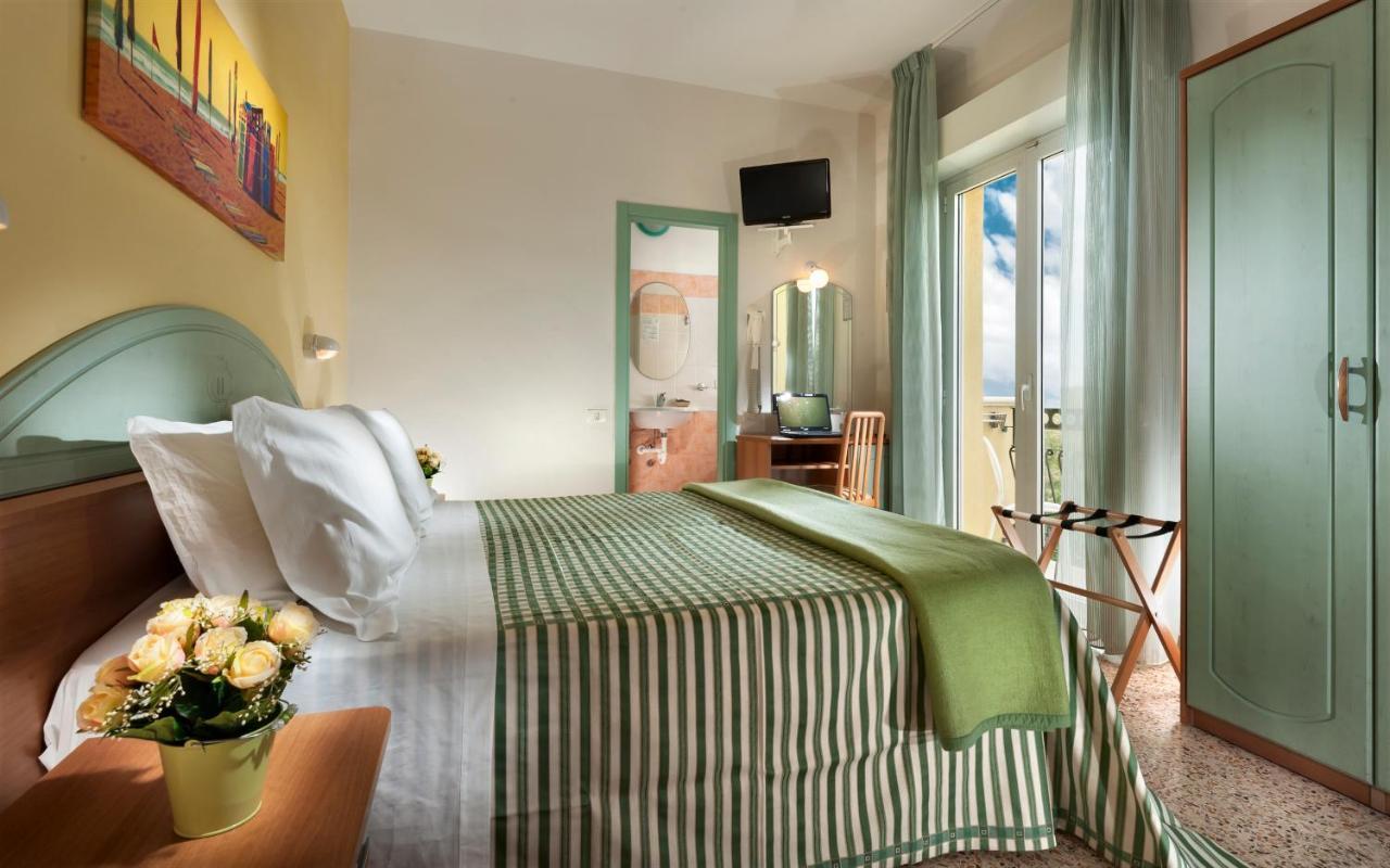 Hotel Caravel B&B Мисано Адриатико Екстериор снимка