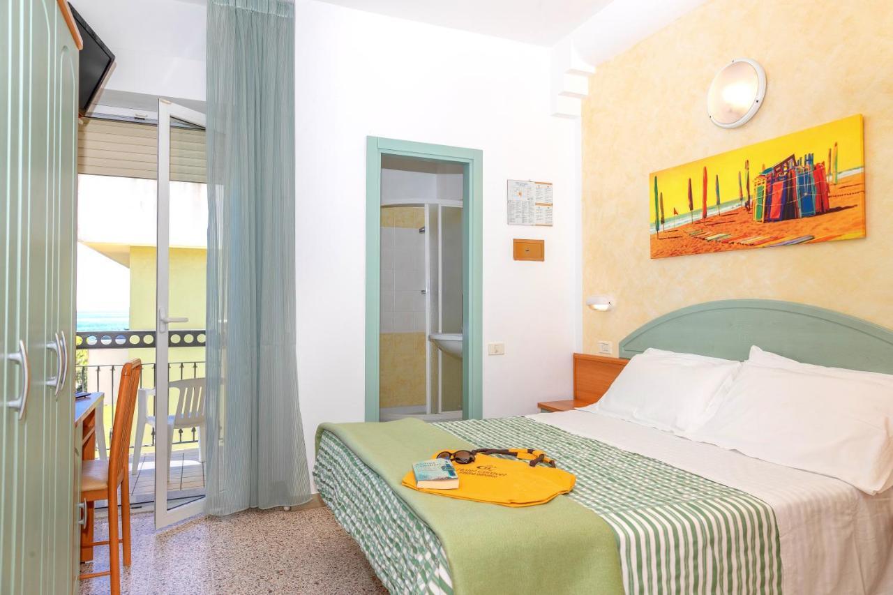 Hotel Caravel B&B Мисано Адриатико Екстериор снимка