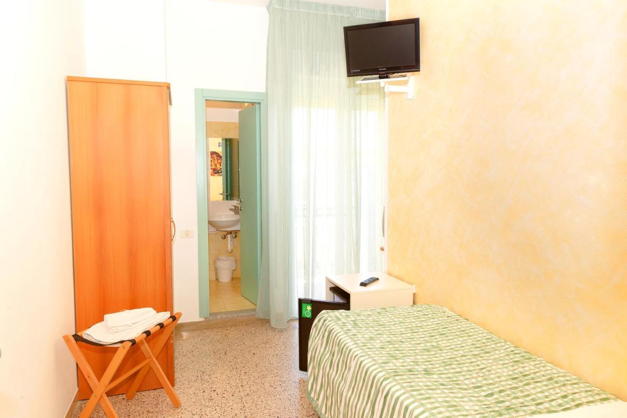 Hotel Caravel B&B Мисано Адриатико Екстериор снимка