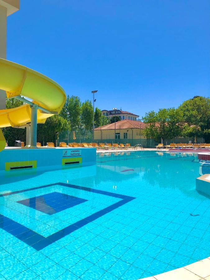 Hotel Caravel B&B Мисано Адриатико Екстериор снимка