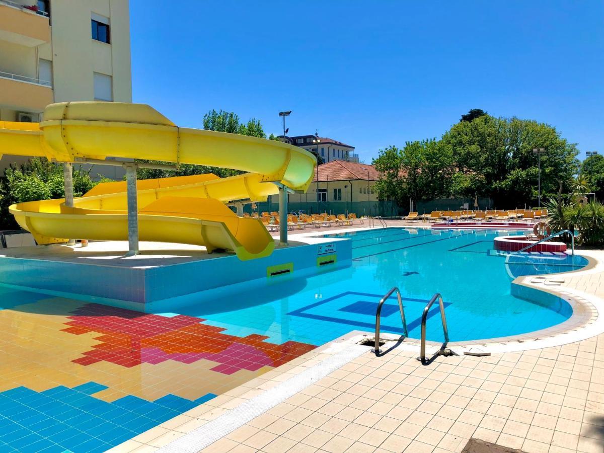 Hotel Caravel B&B Мисано Адриатико Екстериор снимка