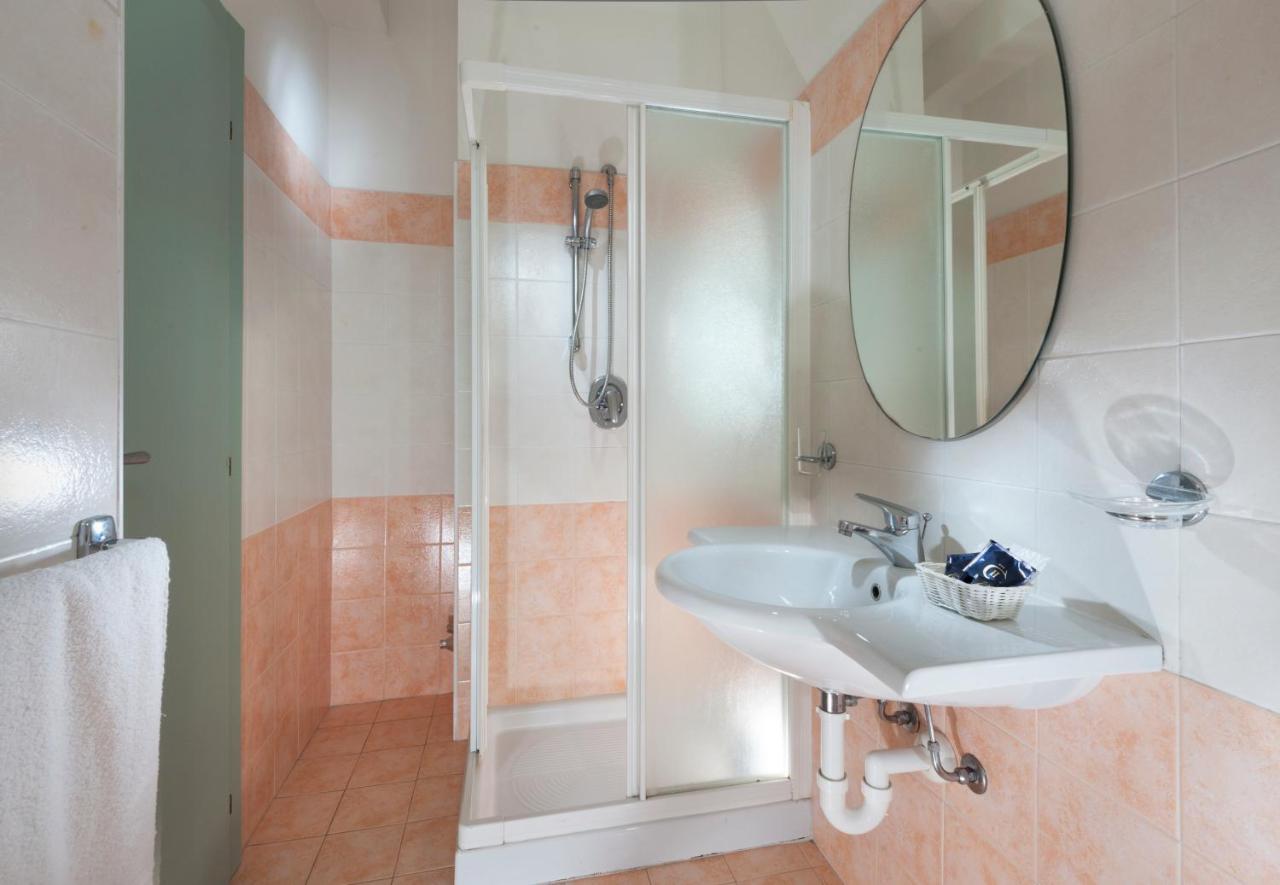 Hotel Caravel B&B Мисано Адриатико Екстериор снимка
